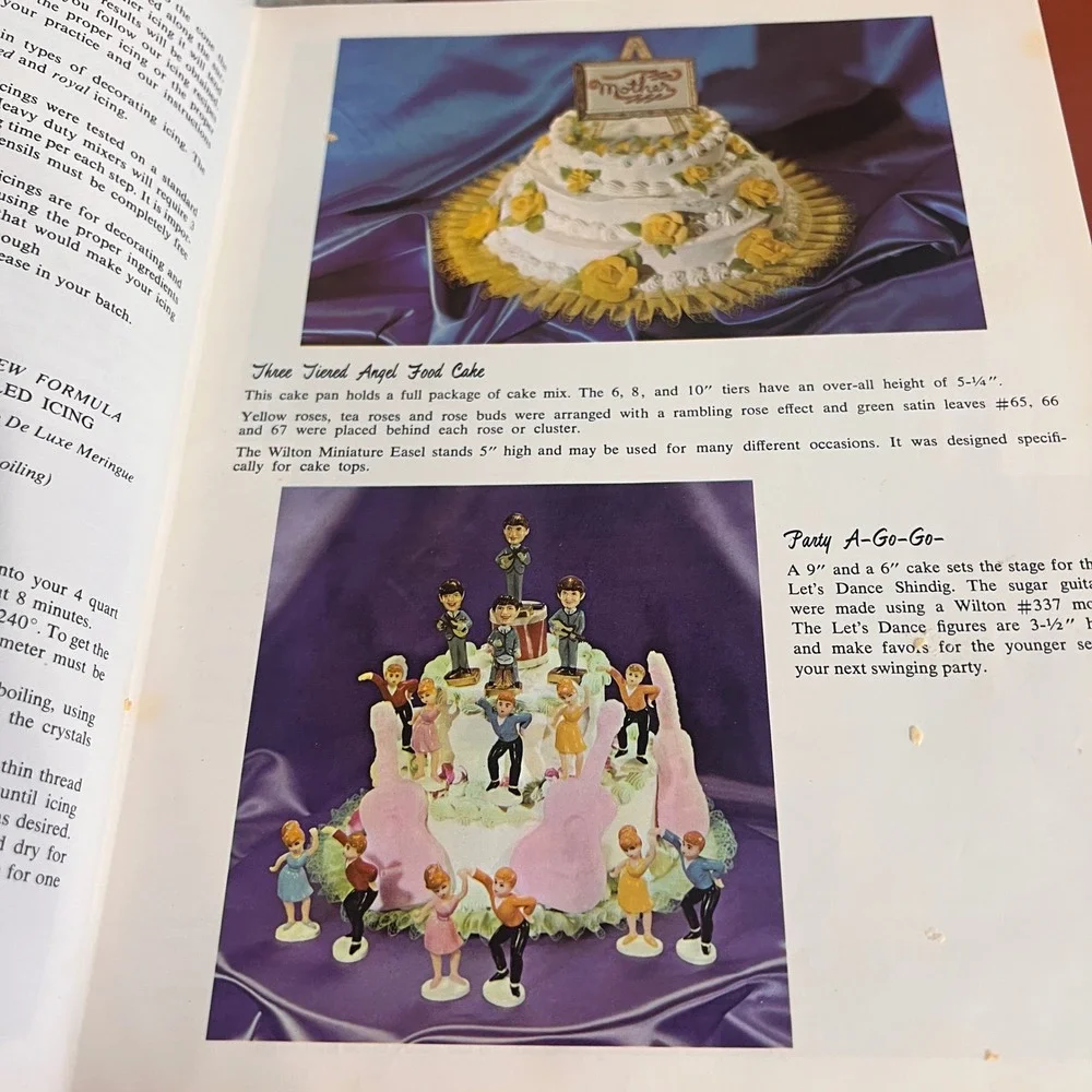 Wilton's Wonderland of‎ Cake Decorating 1968 5th Edition Hardcover Cookbook